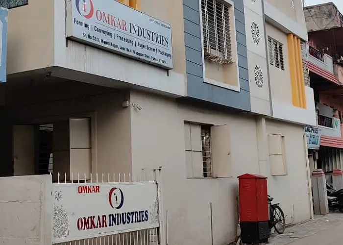 Omkar Industries Manufacturing Plant - Advanced Machinery and Skilled Workforce for Packaging Solutions